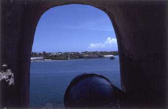 Blick von Fort Jesus auf den Hafen