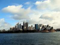 Sydney Opernhaus mit City